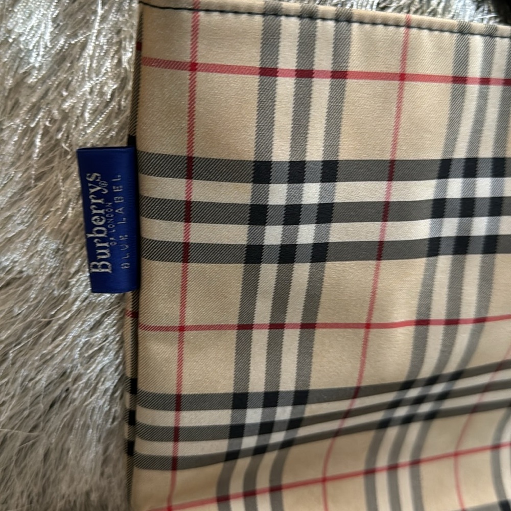 Authentic Burberry Beige Checkered Women's Tote Bag - Picture 4 of 16
